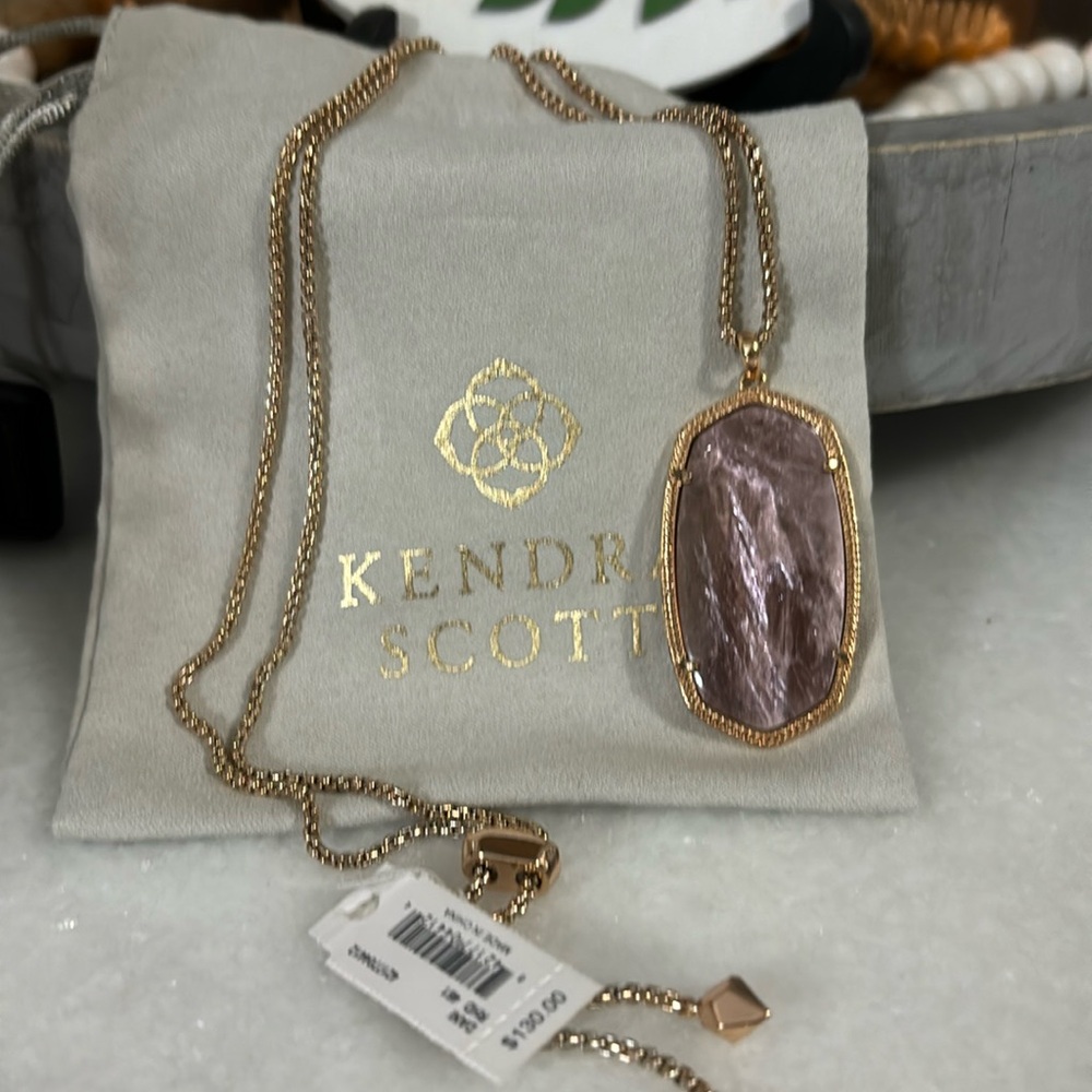Kendra Scott Elisa necklace in rose gold with rose quartz stone